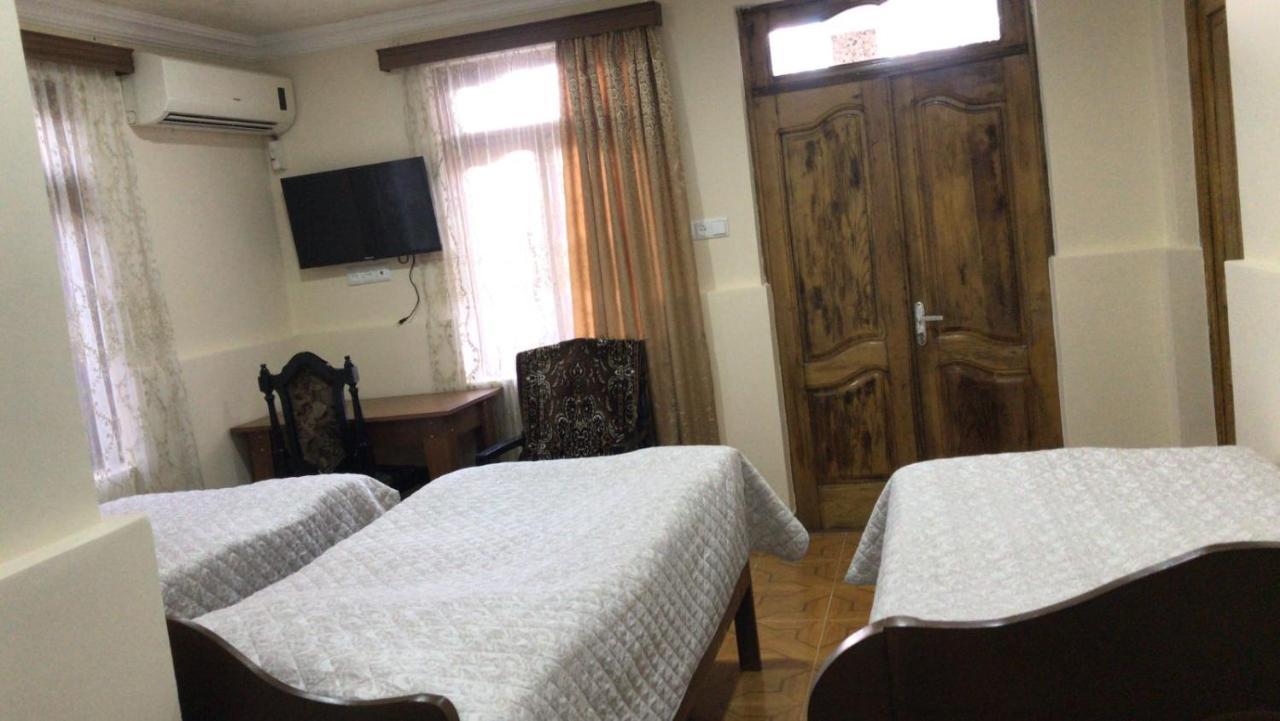 Linda Guest House Batumi Bagian luar foto