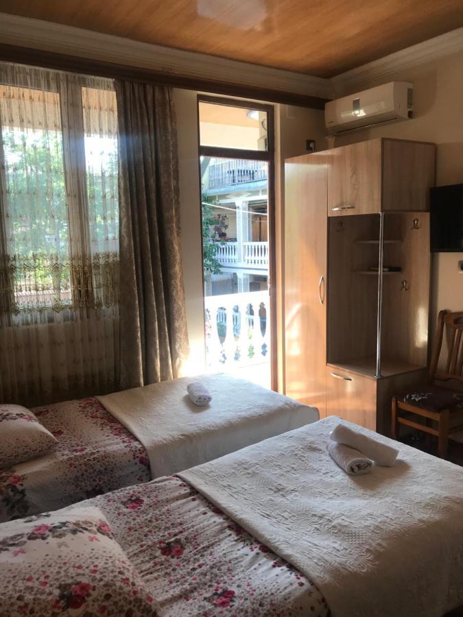 Linda Guest House Batumi Bagian luar foto