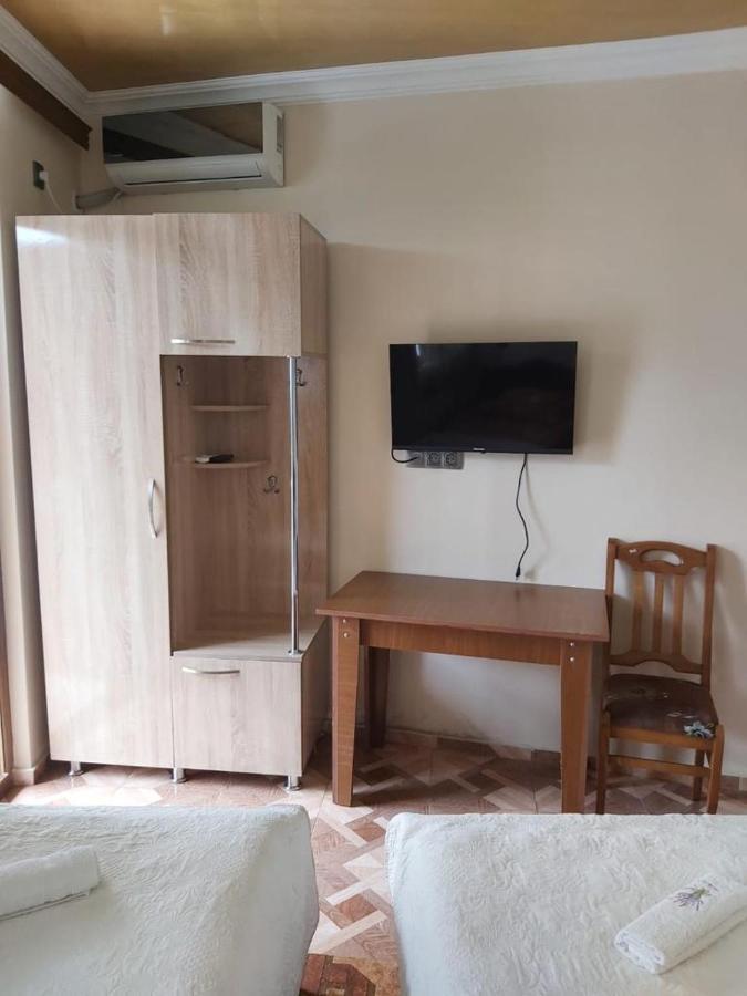 Linda Guest House Batumi Bagian luar foto