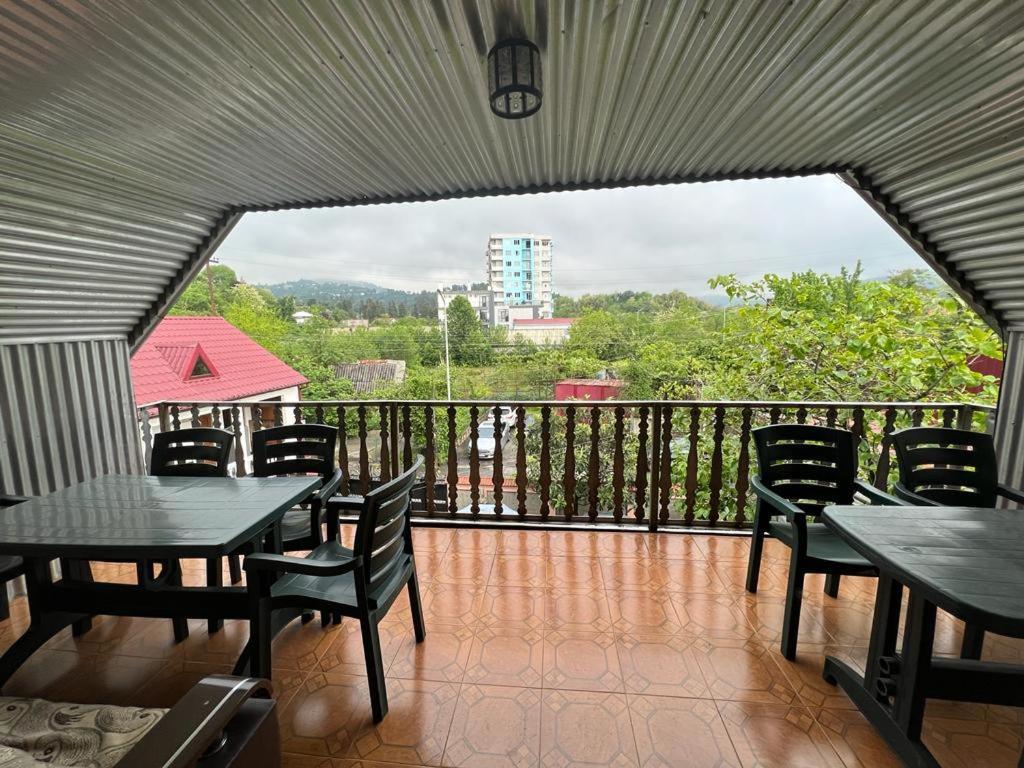 Linda Guest House Batumi Bagian luar foto