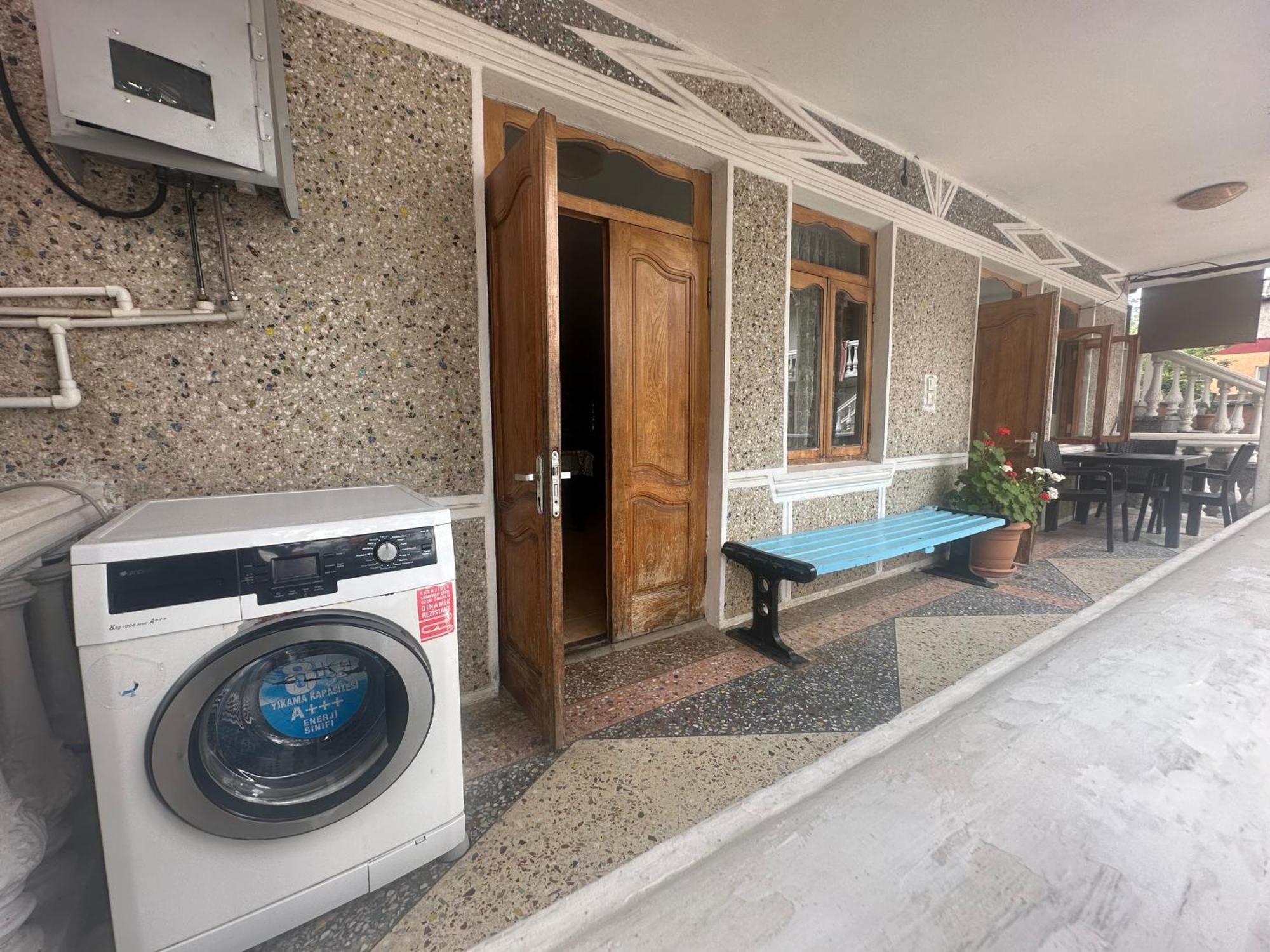 Linda Guest House Batumi Bagian luar foto