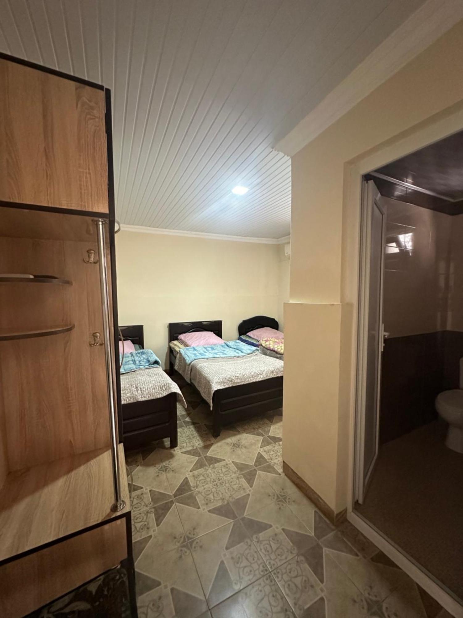 Linda Guest House Batumi Bagian luar foto