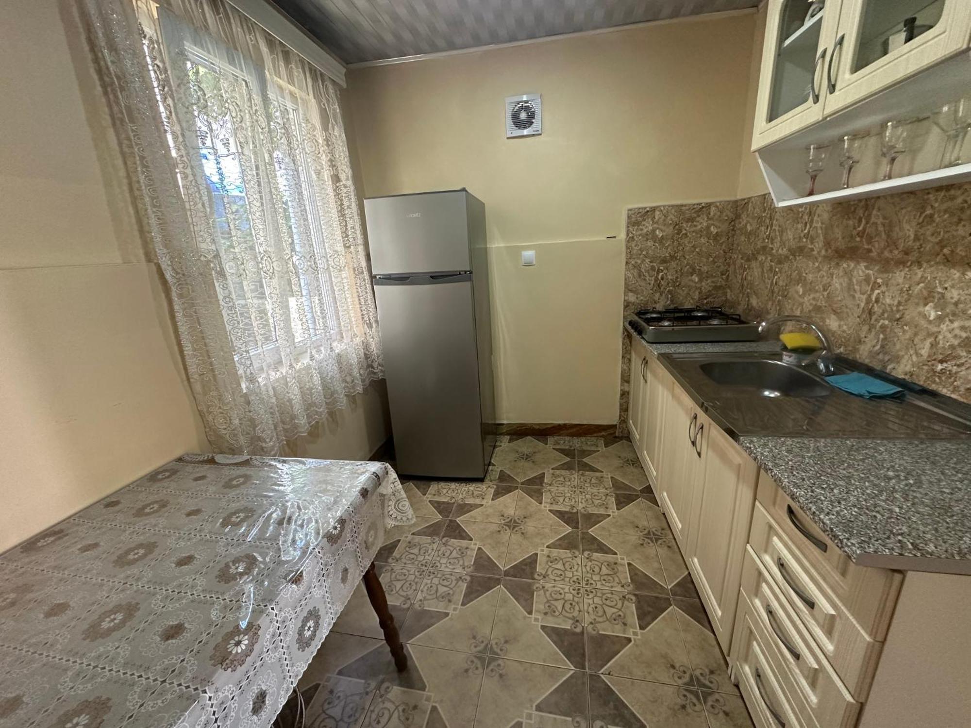 Linda Guest House Batumi Bagian luar foto