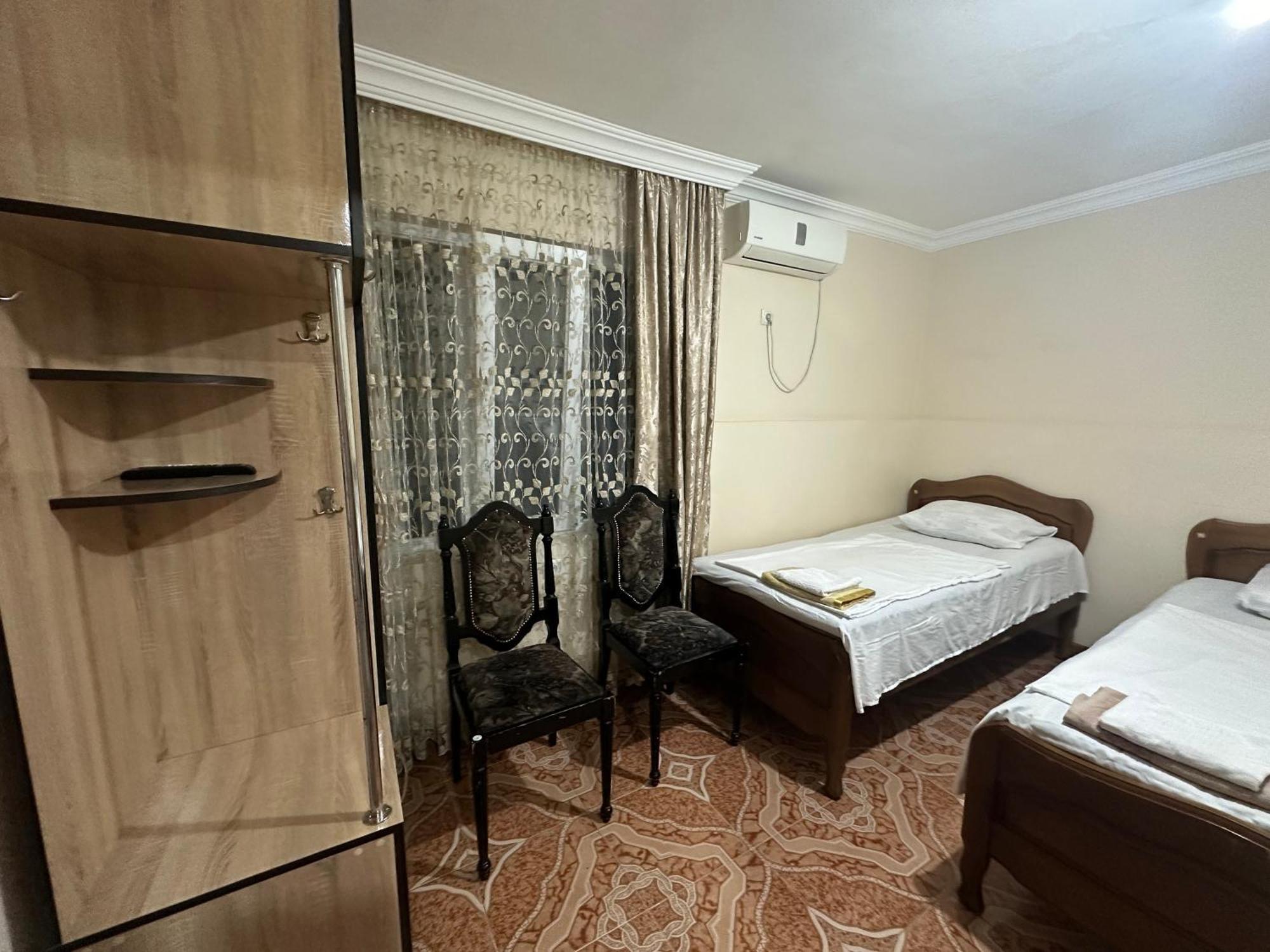 Linda Guest House Batumi Bagian luar foto