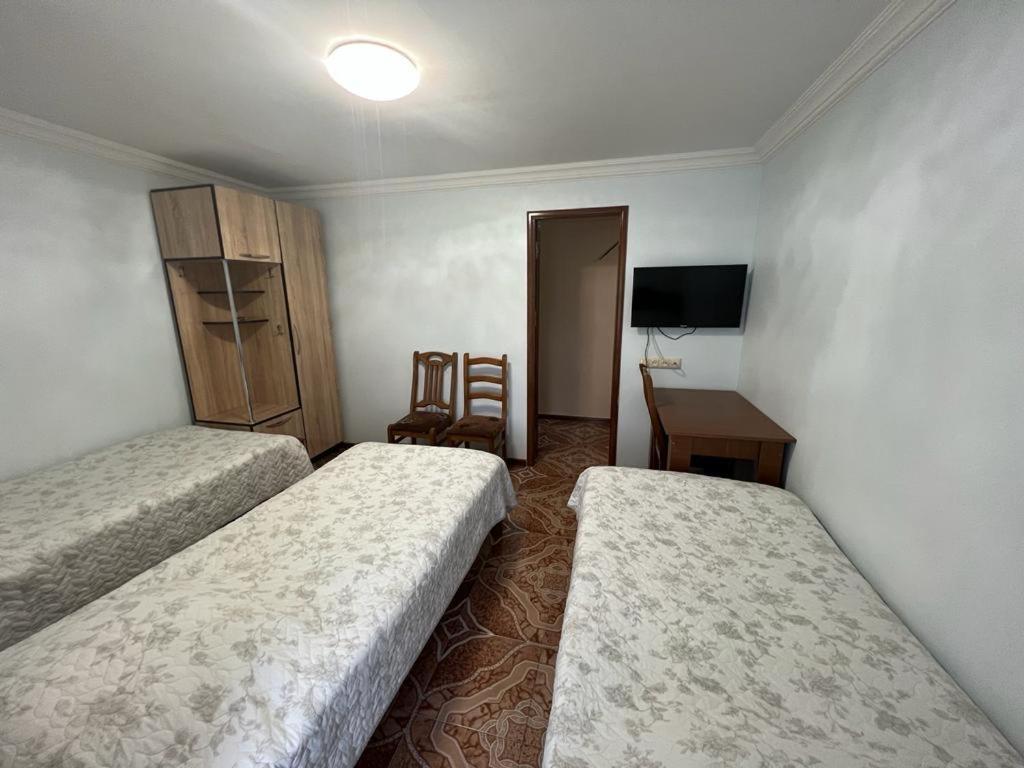 Linda Guest House Batumi Bagian luar foto