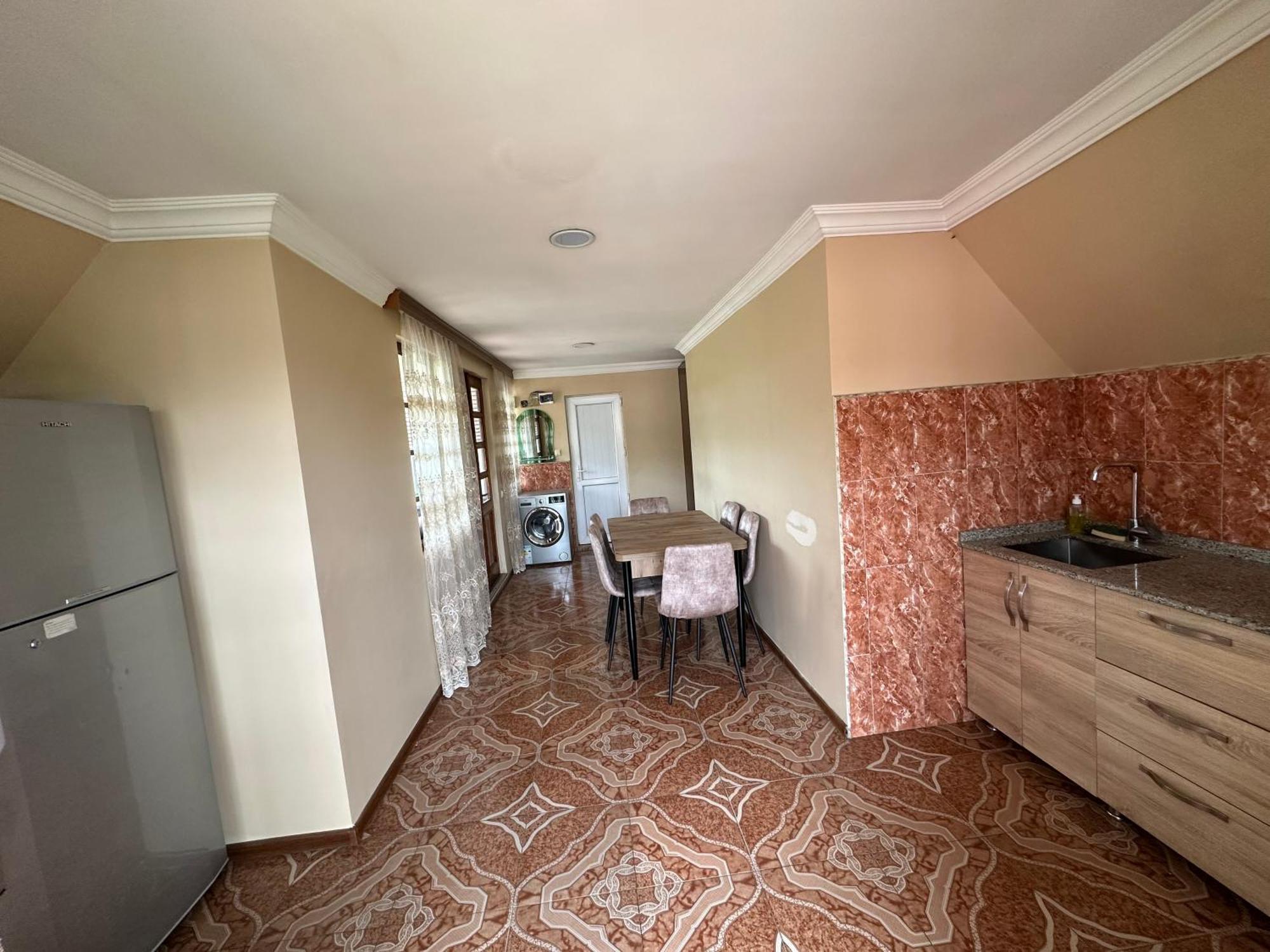 Linda Guest House Batumi Bagian luar foto