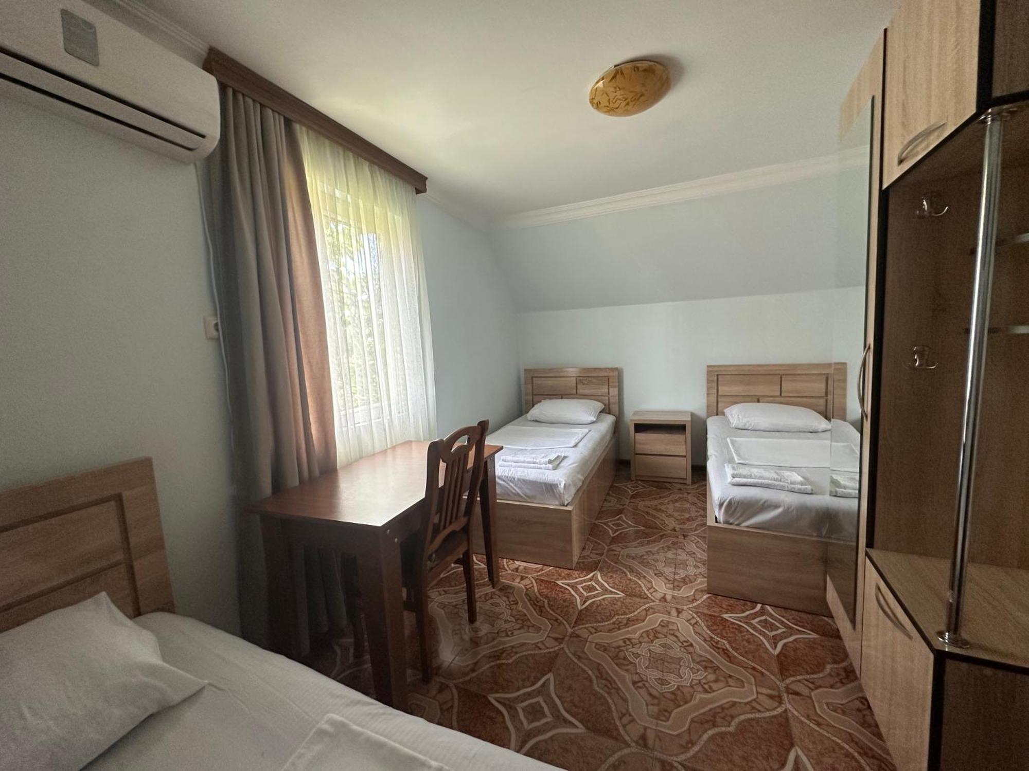Linda Guest House Batumi Bagian luar foto