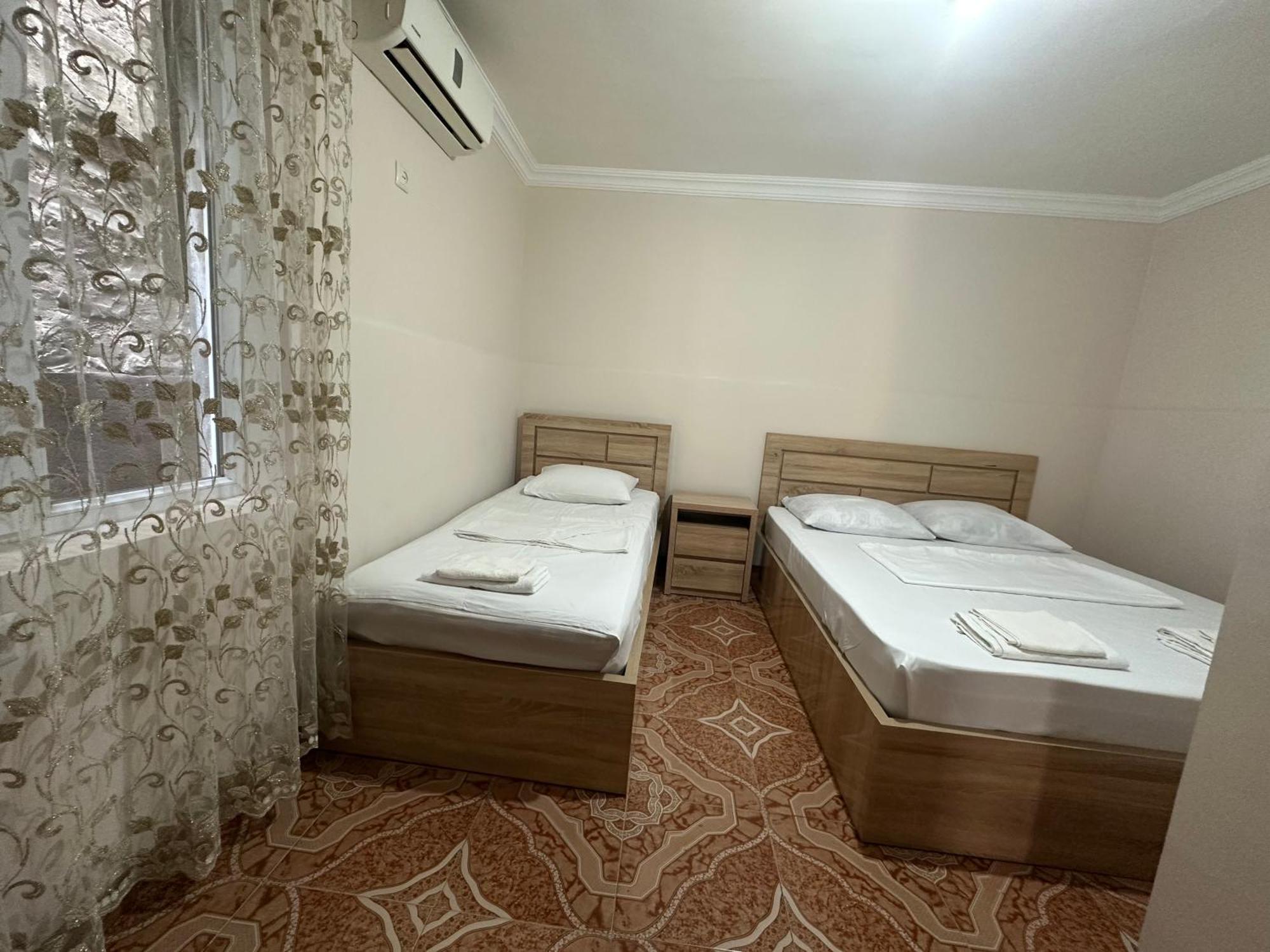 Linda Guest House Batumi Bagian luar foto
