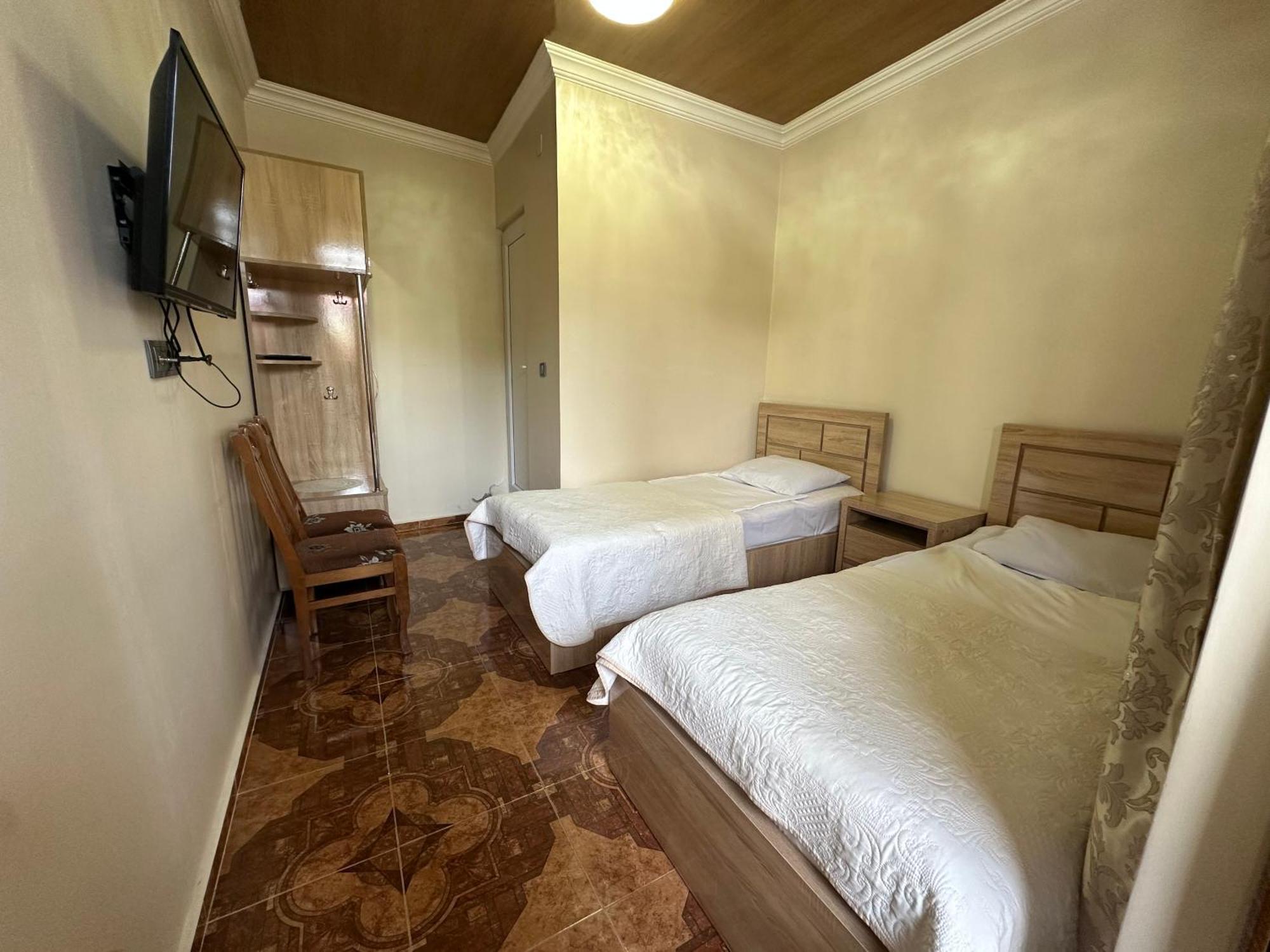 Linda Guest House Batumi Bagian luar foto